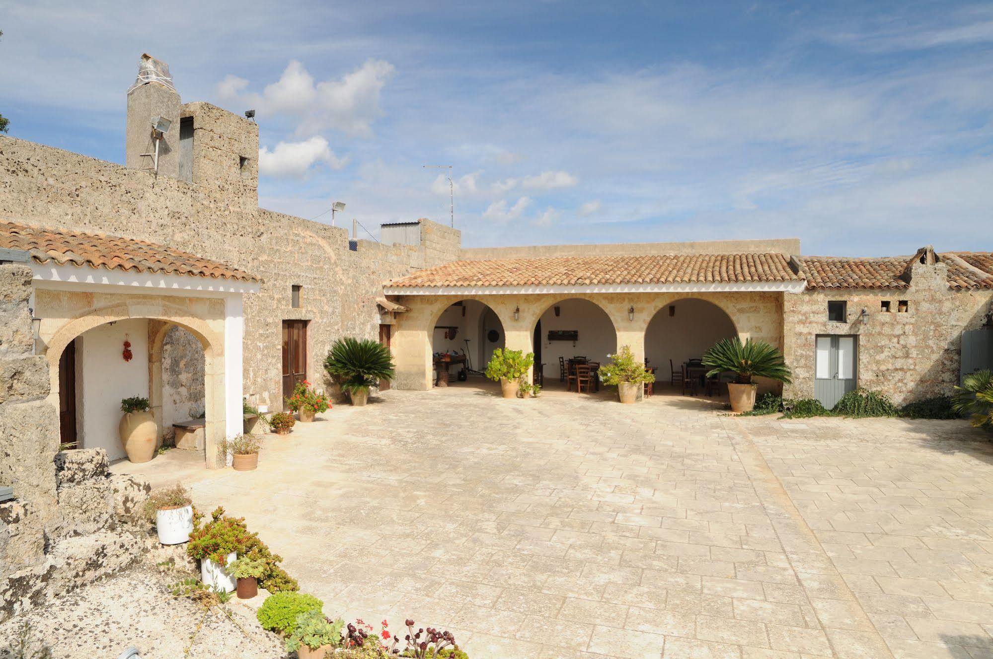 Masseria Uccio Bed & Breakfast ทริกาเซ ภายนอก รูปภาพ